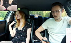 Magrinha toda apertadinha dando ao ar livre