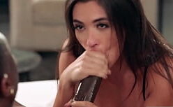 Negão de piercing fodendo a maquiada latina ixxx